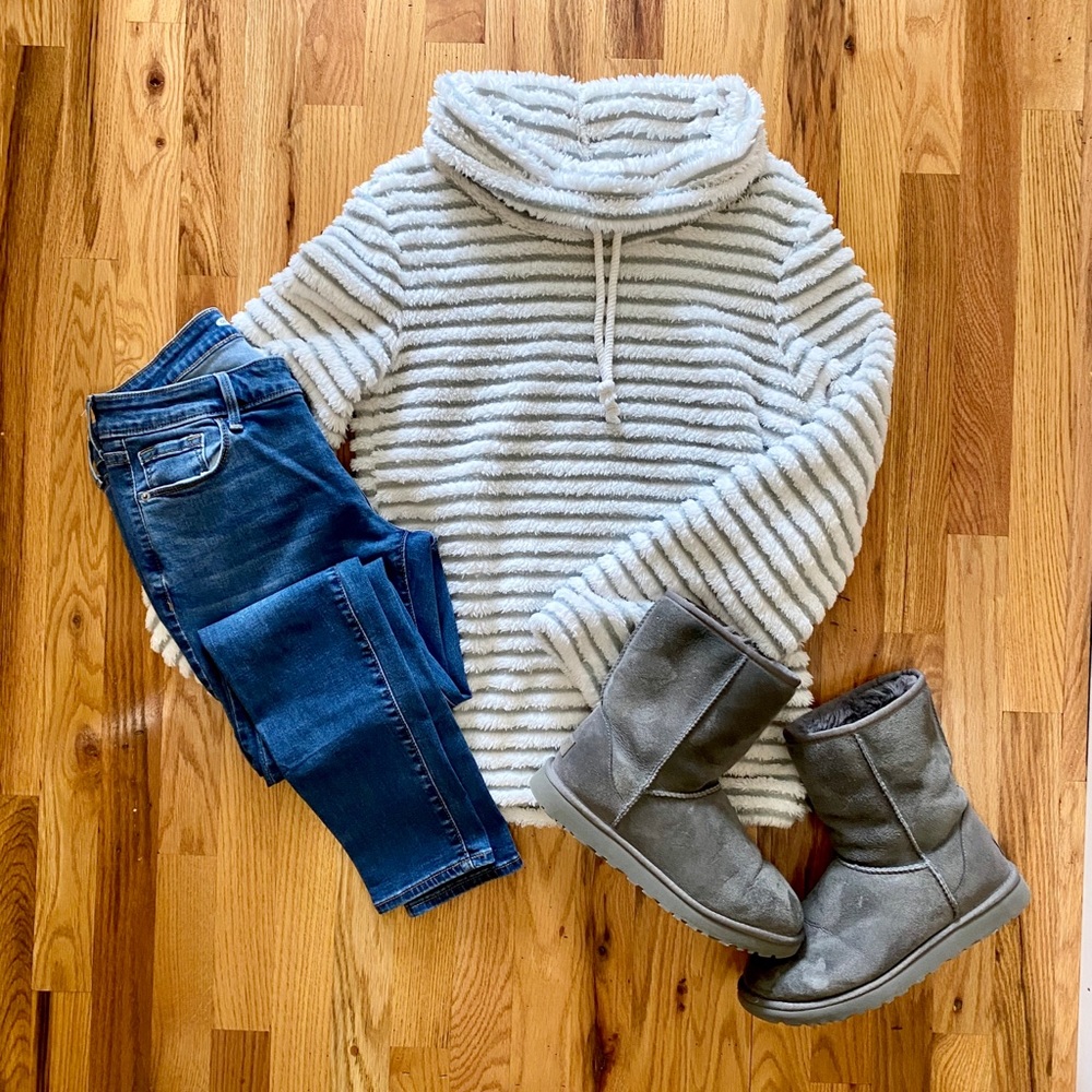Women’s Fuzzy Cowl Neck Pullover, size Small